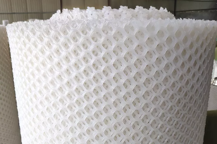 3m Width Plastic Mesh Netting 100m Long In Roll Extruded Plain Rigid