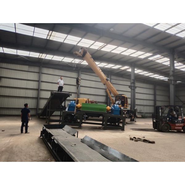 Double Shaft Shredder with Six-fold Seal Helix Tool Arrangement and Hexagonal Cutter Design for Efficient Metal Shredding