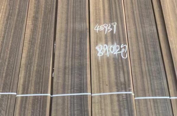Matte Finish Smoked Figured Eucalyptus Veneer 1m-2.4m 2.5m-3.2m