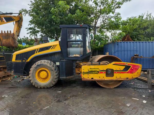 XCMG Single Drum Road Roller Earthwork Projects Gravity Vibration Function Large Linear Pressure