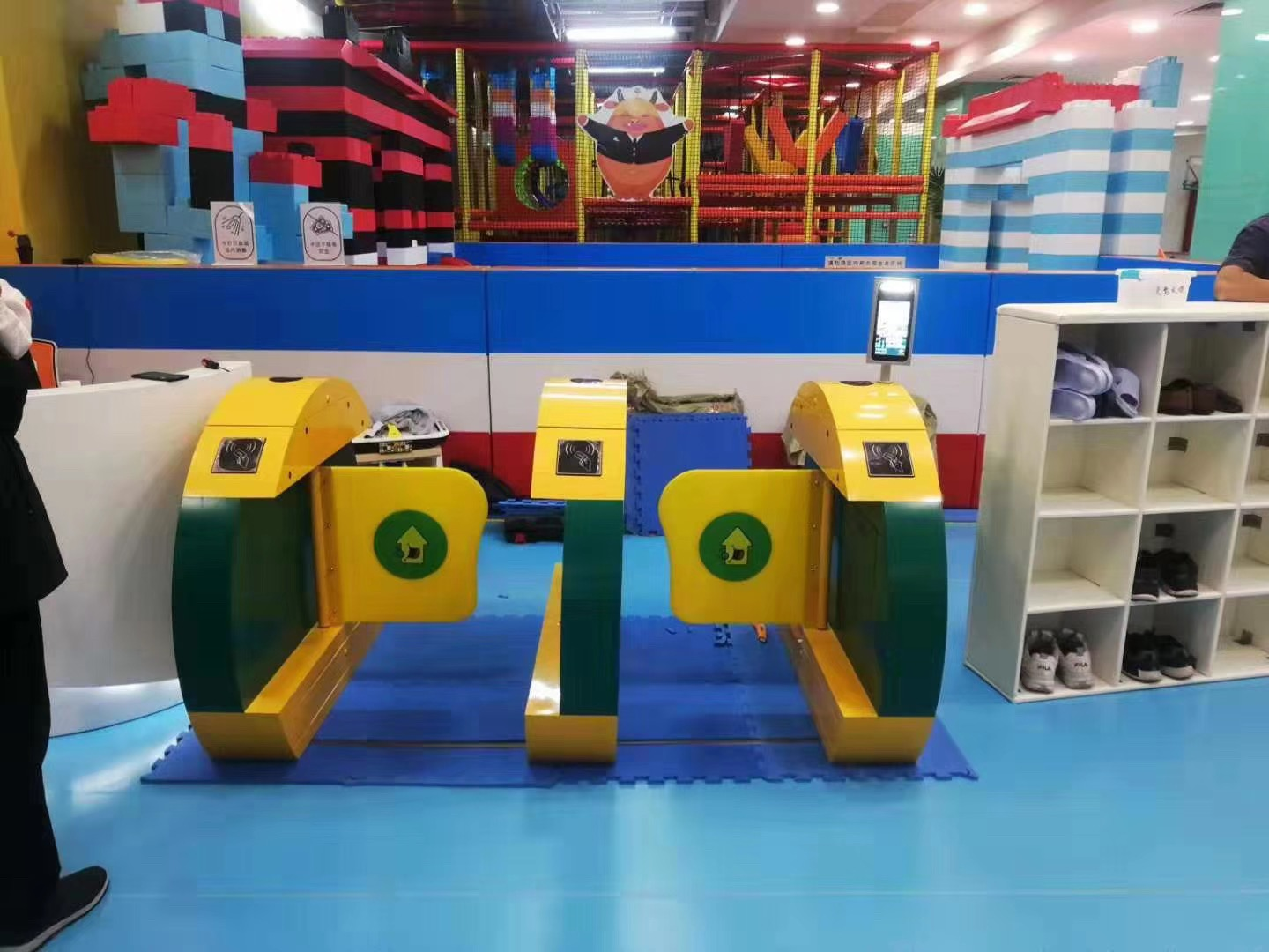 Kids Safety Speed Gate Turnstile Anti Pinch Swing Gate Product Solution