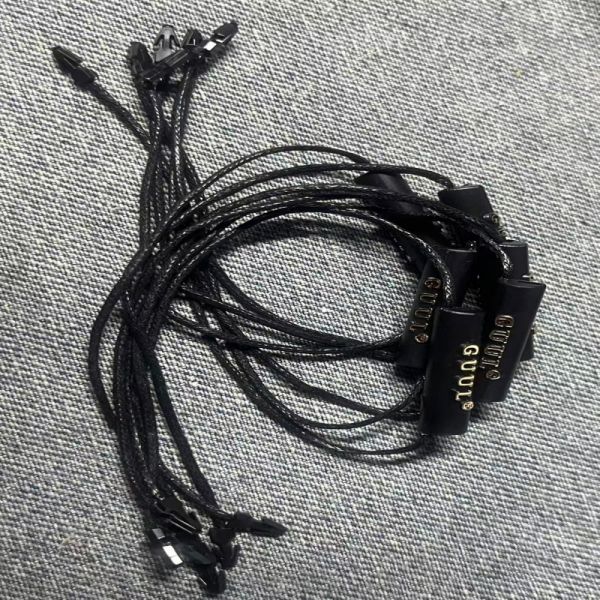 Hanging Tags Garment Swing Tags Flexible Design Customizable Options Perfect for Apparel Labeling and Retail Presentation