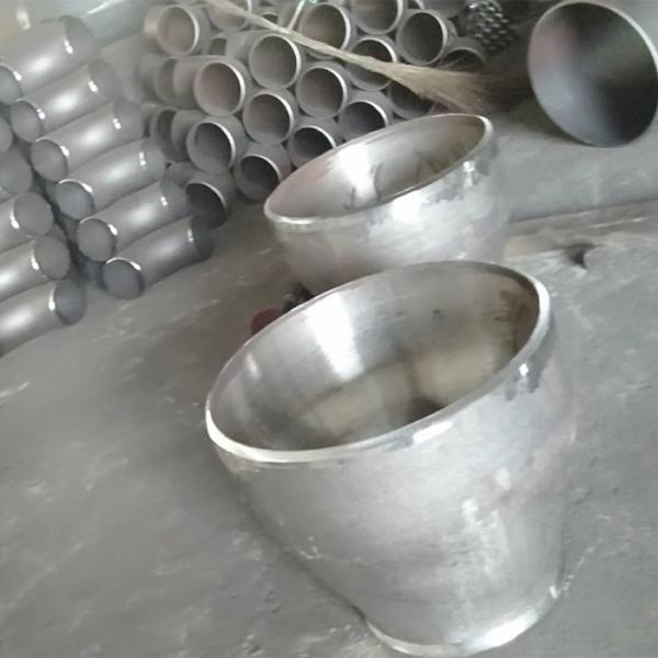 304 316 Stainless Steel Butt Welded Pipe Fittings Butt Welded Reducing Pipe 26-80 Inches DIN2605