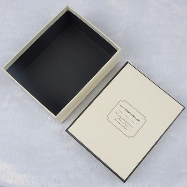 Tamaños personalizados Levante la tapa de papel de color caja de embalaje de ropa con el logotipo del cliente