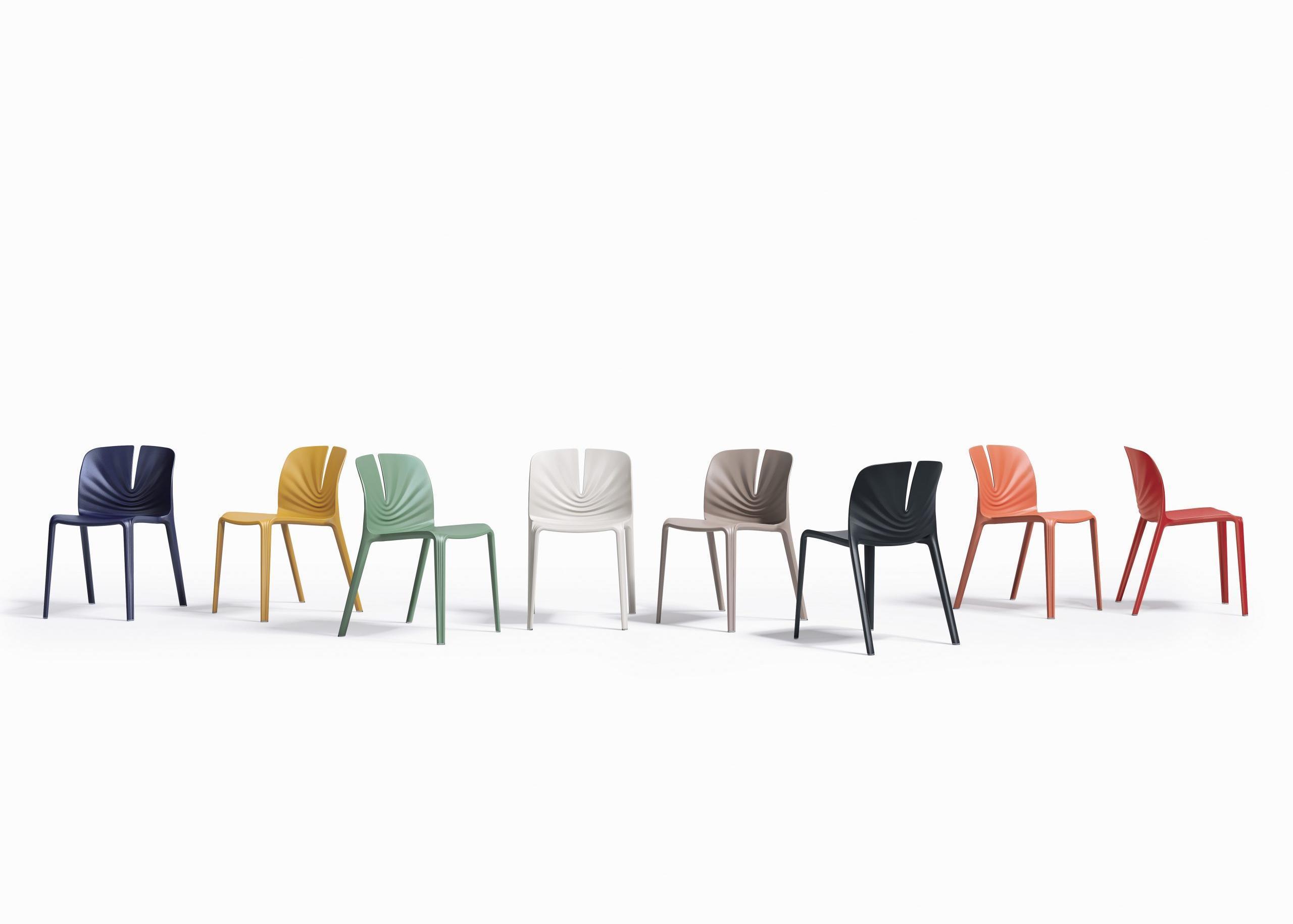 Plis Design Chair with Italian Design and Natural Colors in W500*D525*H785(mm) for Guest Seating