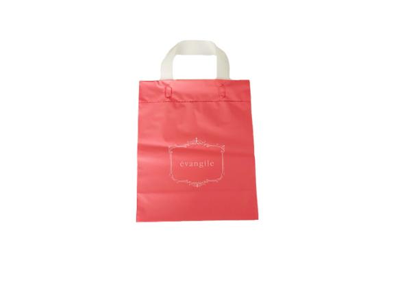 La poignée en plastique faite sur commande lisse de LDPE met en sac recyclable et réutilisable