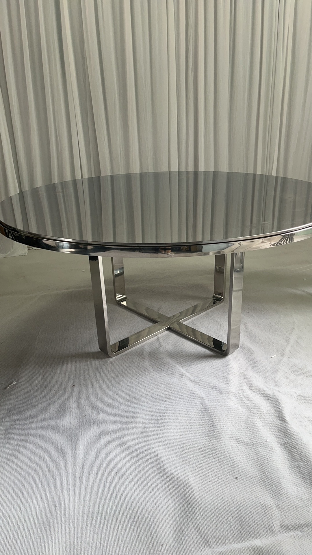 WENDING Silver X-Cross Base Round Black Mirror Dining Table – Modern Hotel Banquet Table