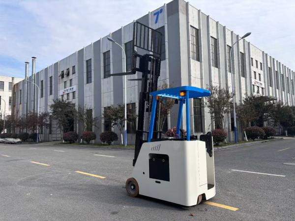 横の標準電気対重量 フォークリフト 額定負荷 2000 kg 高度増加 2845 mm