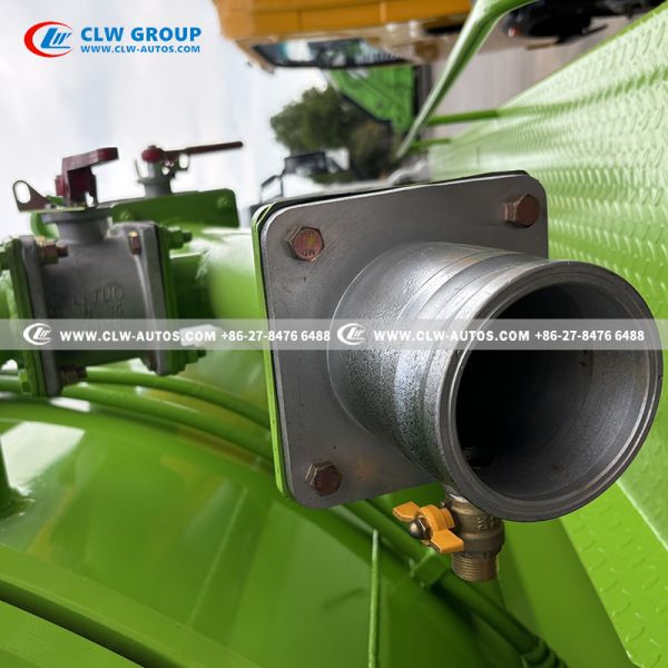 12 Cubic Meters Carbon Steel Tank Vacuum Sewage Suction Truck with High-efficiency Rotary Vane Vacuum Pump