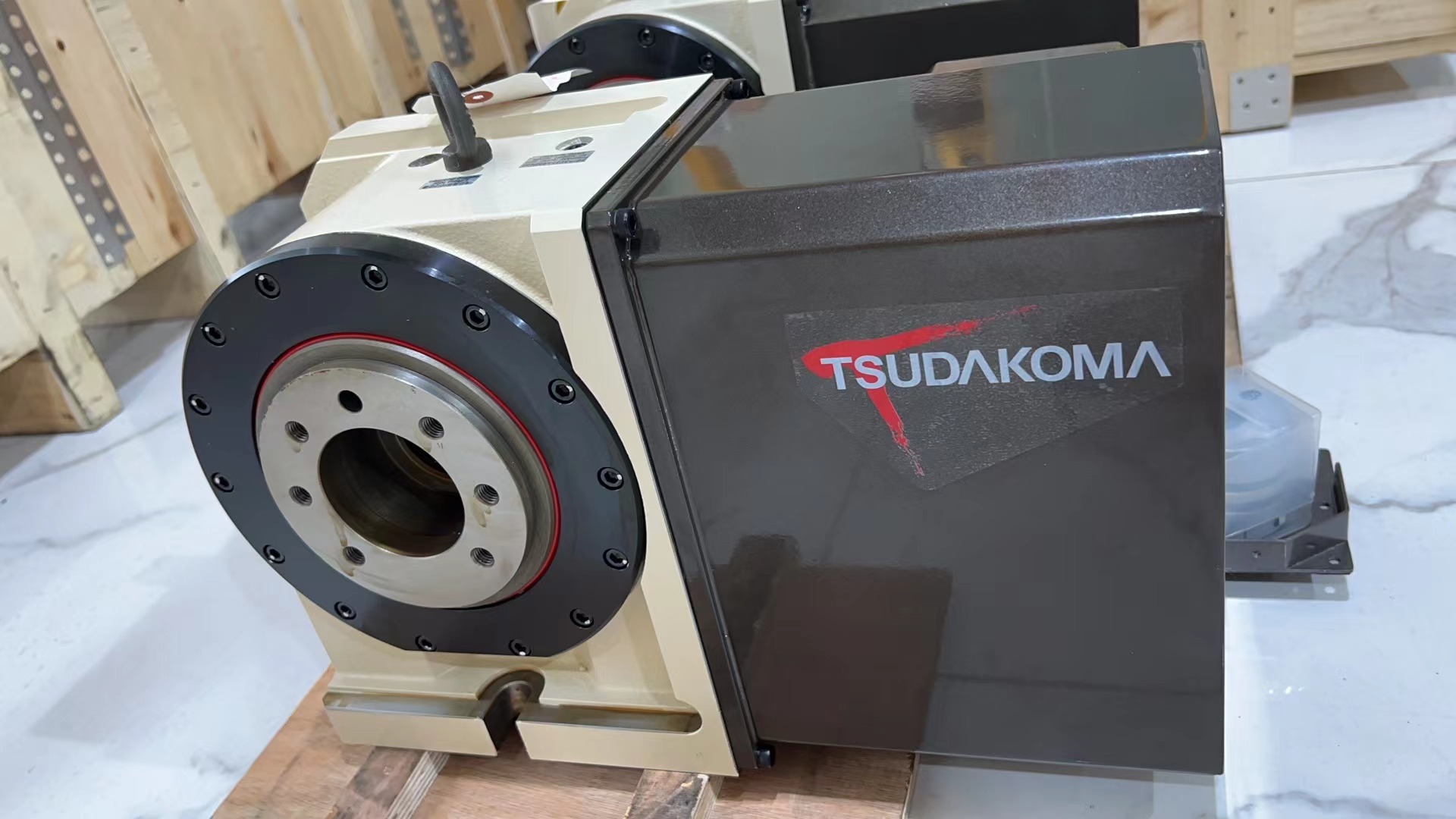 RWE/RWA-200 CNC Rotary Table with 20 arcsec Indexing Accuracy φ120 mm Spindle Bore and 800 N*m Clamping Torque