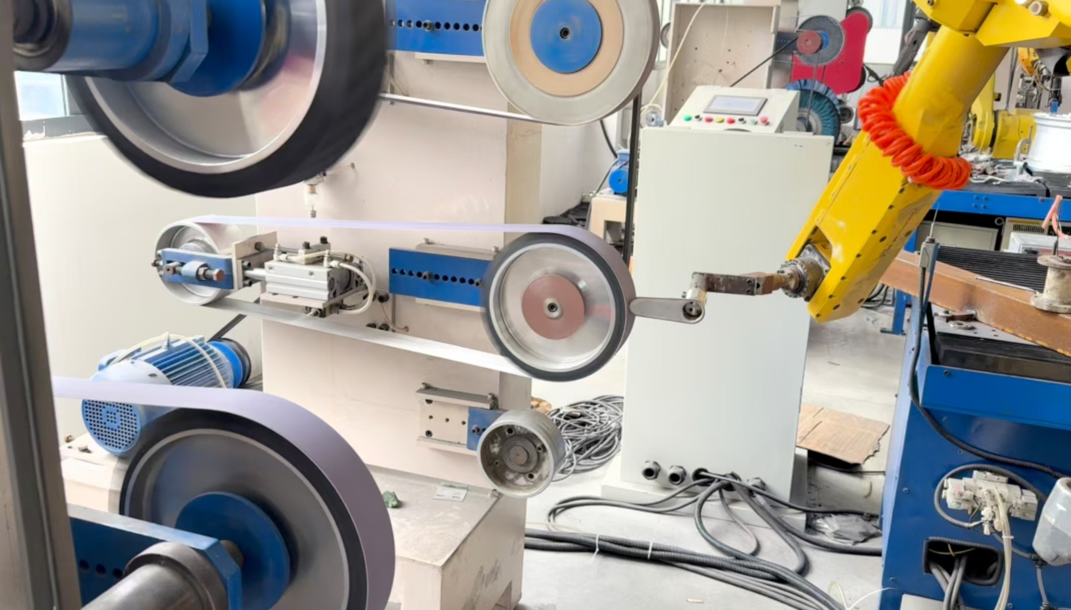High-Precision Robotic Grinding Solution for Welded Stainless Steel Bathroom Faucets