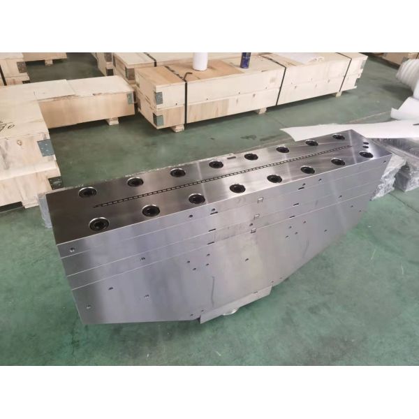 Silver WPC Wall Panel 800mm and PVC Celling Mold with Extrusion Mould Shaping Mode