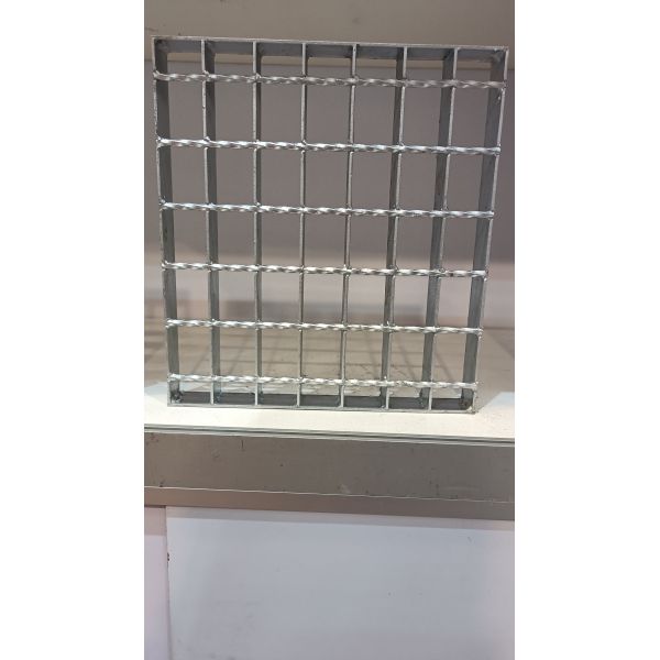 1/4 19 решетка стального прута w 4 слабым Serrated углеродом для проступей дорожки и лестницы платформы