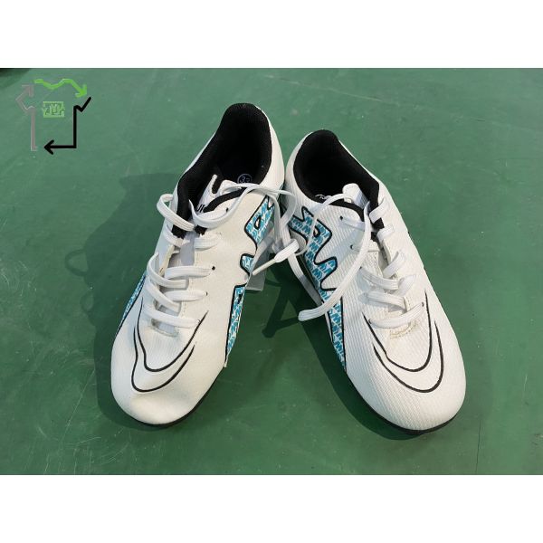 Mixed Styles Second Hand Football Shoes Chinese Branded Used Children Soccer Shoes