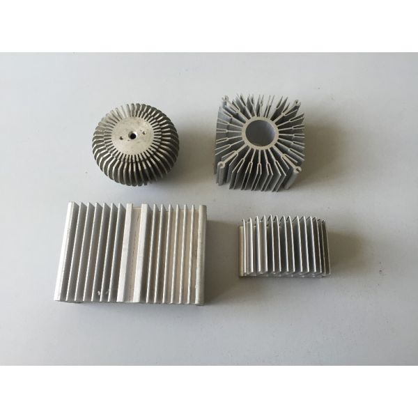 el CNC de 6061 aleaciones que molía el aluminio grande sacó anchura del disipador de calor los 300MM