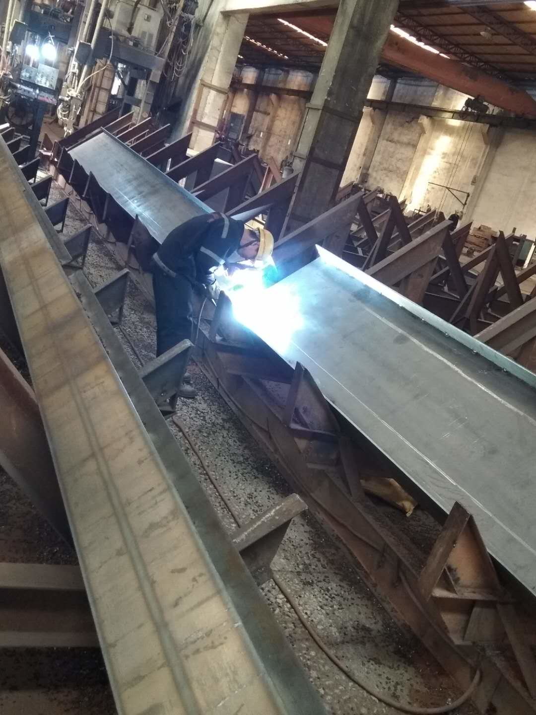 Железный каркас Q355B высокого гаража Builidings стабилизированного для автостоянки