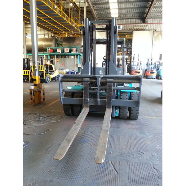 8000kg Electric Hydraulic Forklift Equipment ZAPI Controller 1520mm Fork Length