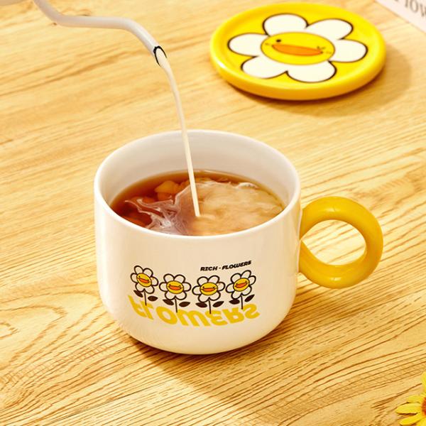 Wholesale Mugs Suitable For Couples Children Girls Use Large Capacity Ceramic Mug With Lid Office Home Creative Coffee