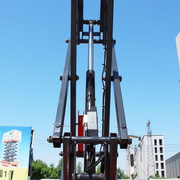 Самоходные электрические воздушные работы Мобильный ножничный подъемник 4 м 6 м 8 м Высота с сертификацией CE