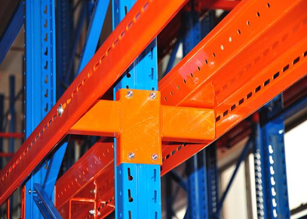 Acionamento de aço em racks de paletes de carga pesada sistema de armazenamento racks de metal