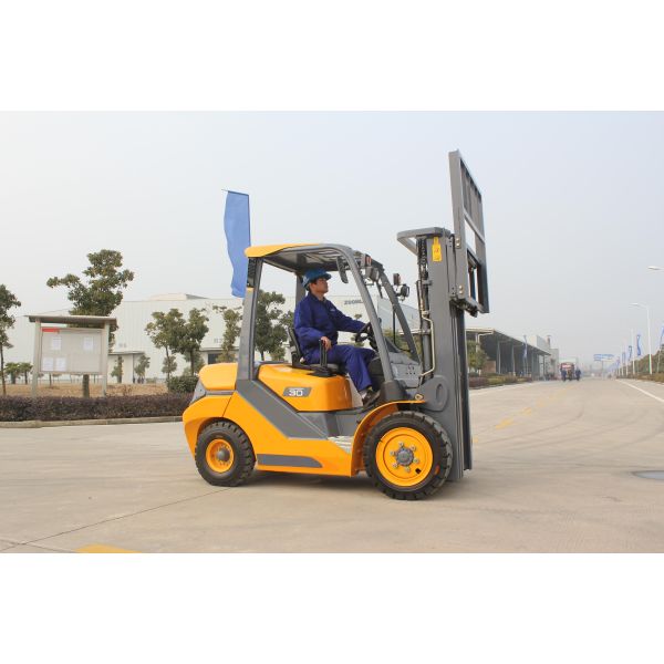 3 Ton Diesel Warehouse Forklift Strong Frame Durable Diesel Engine Stable Performance