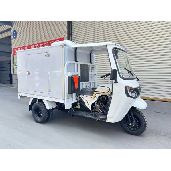 Gasoline Refrigerator Tricycle Three Wheeler 300cc Water Cooled Engine With DC Refrigeration Powered By 48V58Ah Battery And Full Floating Rear Axle For Street Vendors‌ Q3 Upgraded