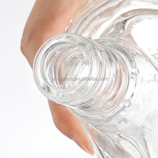 Customized 750ml Whisky Vodka Spirit Glass Bottle for Beverage