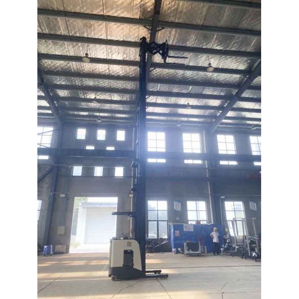 CQD16J 1.6T Battery Operated Reach Truck 1600kg Standing Type Triplex Mast