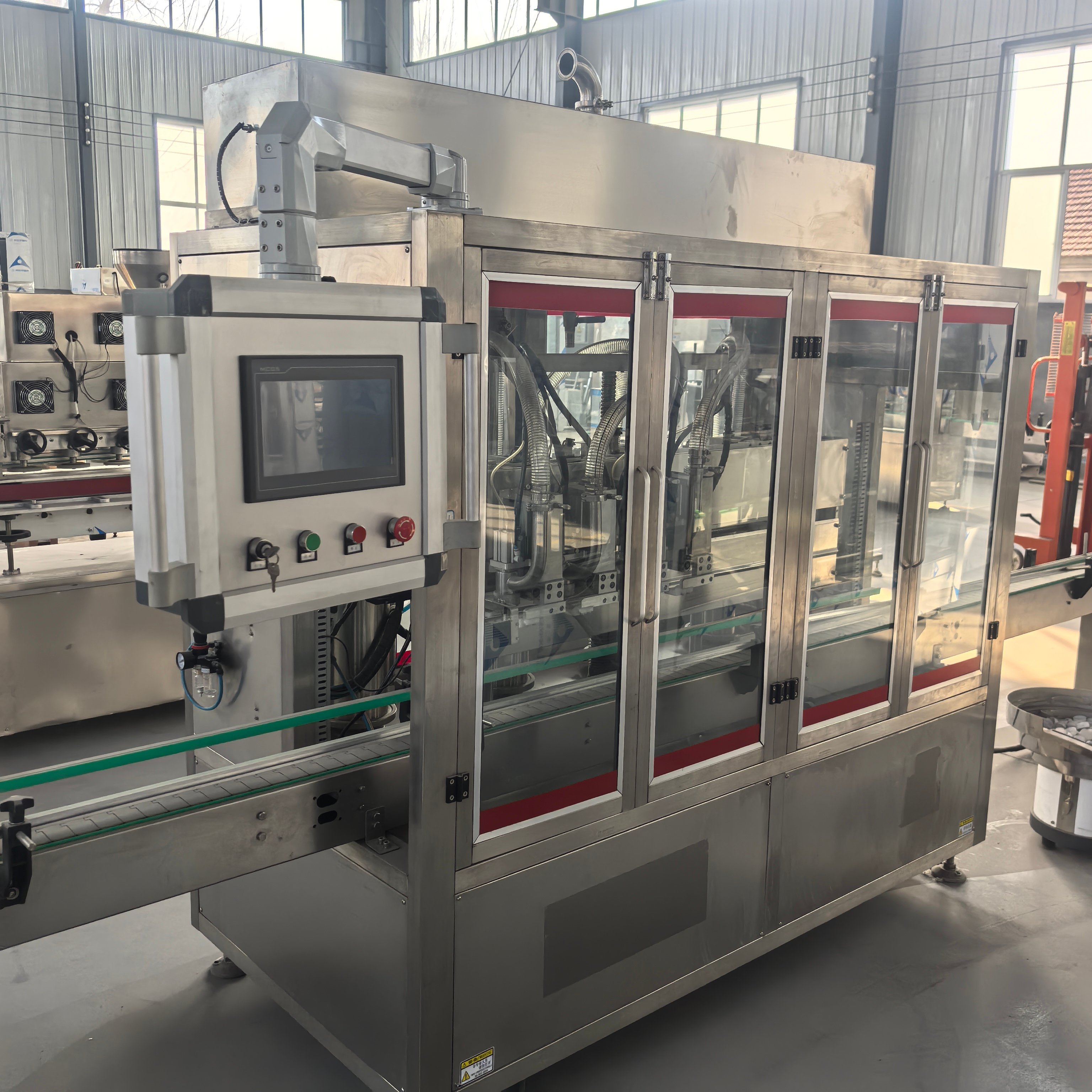 Automatic 4-Nozzles Tracking Filling Machine for Engine Oil Bottle Viscous Liquid Heavy Fluid