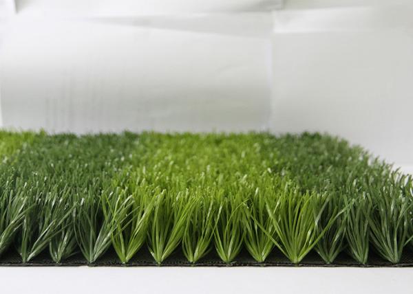 Fogo - relvado artificial dos esportes resistentes, grama artificial do campo de futebol