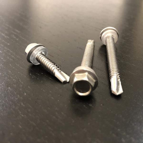 O parafuso de aço inoxidável da perfuração do auto 410 de M5.5 X 50mm encanta a cabeça da arruela para o telhado