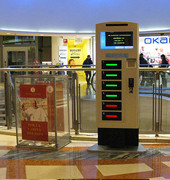 Ресторан/авиапорт/торговый центр обеспечили зарядные станции локера для сотовых телефонов