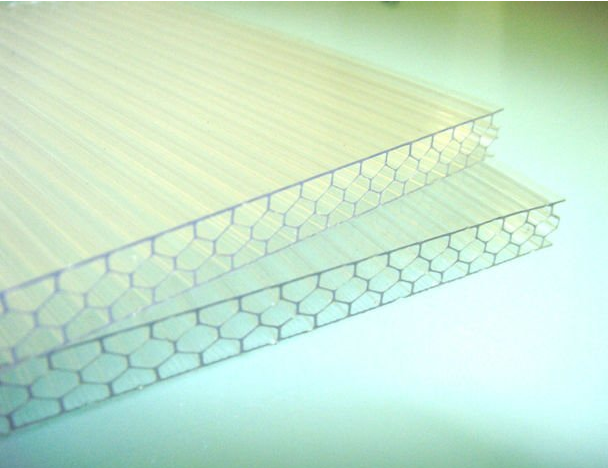 Многостенные поликарбонатные кровельные листы для наружных помещений толщиной 4 мм - 20 мм