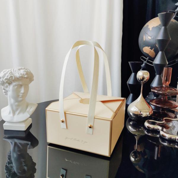 Drawstring Sealing Gift Package Custom Logo Paper Bag for Luxury Gifts