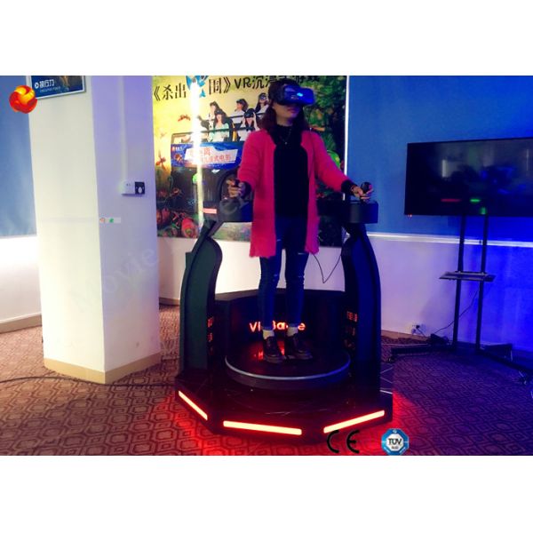 Виртуальная реальность управлением оператора стоя вверх 9Д ВР свободно сражает с