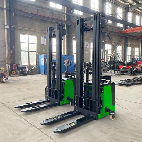 2000kgs Battery Powered Pallet Stacker Green Black Electric Fork Stacker