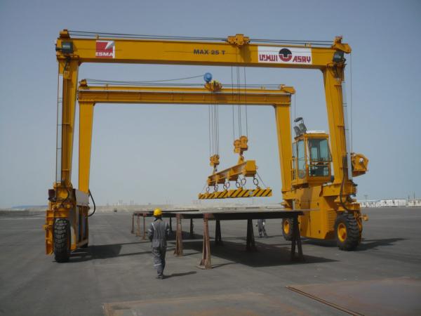 Tyres Mobile Gantry Crane Two Units To Handle Precast Concrete Beams