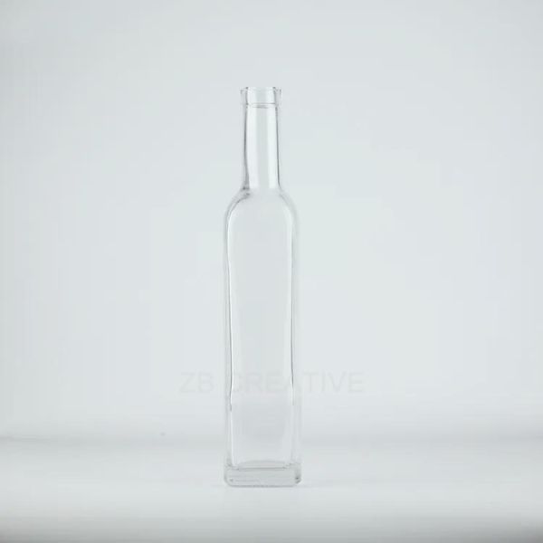 500ml High White Glass Whisky Bottle With Cork Top For Premium Spirits Packaging 520G CY-777