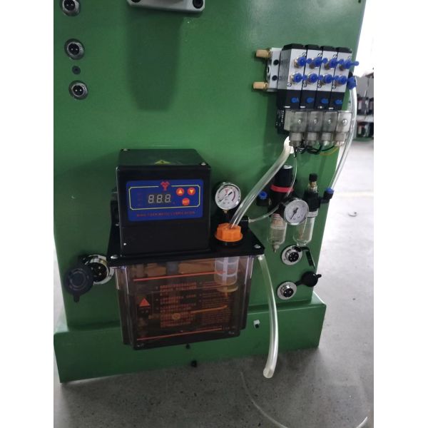 Automatic Spring Forming Machine , CNC Spring Machine With 100KG Decoiler