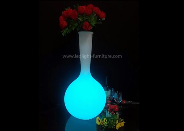 O diodo emissor de luz moderno do luxo ilumina acima a prova exterior do tempo dos plantadores para a decoração do assoalho
