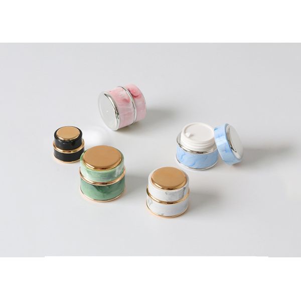 Небольшие мраморные 50 контейнеров сливк стороны пластикового косметического опарника g пустых в запасе