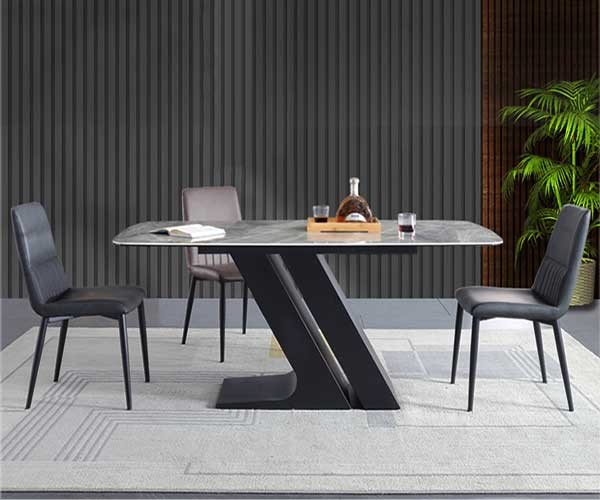 El comedor fija 6 sillas con las piernas del metal de Z empiedra las tablas superiores en venta