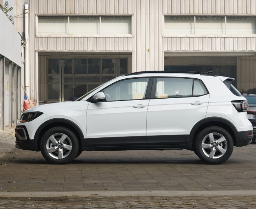 Автомобиль версии 1.5L 113HP L4 T-креста 2023 1.5L ручной Fengshang VW с турбонаддувом