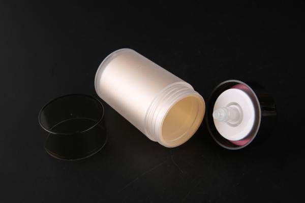Garrafa mal ventilada cosmética para o creme do olho da essência, garrafa mal ventilada da dupla camada PMMA de UKMS36 30ml-50ml para o cosmético dos homens