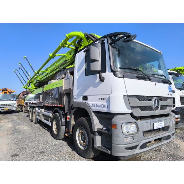 2019 Used Zoomlion 56M Concrete Pump Truck Mercedes Benz Chassis with Intelligent & Efficient Operation