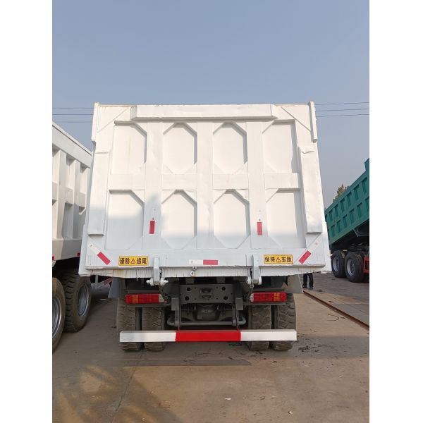 30 Cubic Meter 371-420HP HOWO Mining Dump Truck 6*4 Euro 3