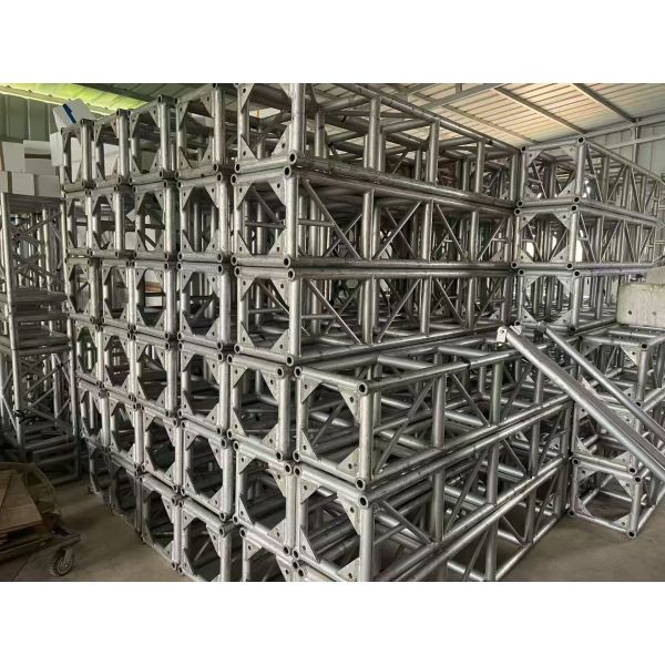 Used 400*600mm Aluminum Alloy 6082-T6 Stage Truss with 300×300 Heavy Duty Triangle Lighting Gantry