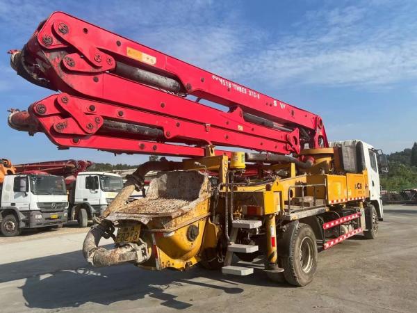125 mm tuyau de livraison rouge camion de pompage de béton d'occasion avec des performances fiables