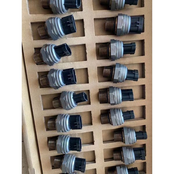 Клапан соленоида 4921517 7132C прислужника давления масла 6219-81-1960 для экскаватора