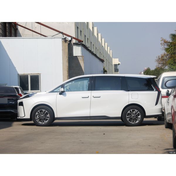 LED Headlights 2023 MAXUS G70 2.0T MPV Automatic Luxury Version with Front-Wheel Drive